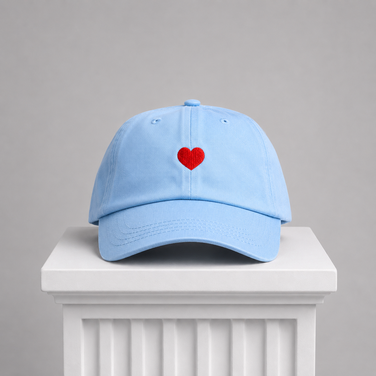 Gorra Azul. Corazón Bordado