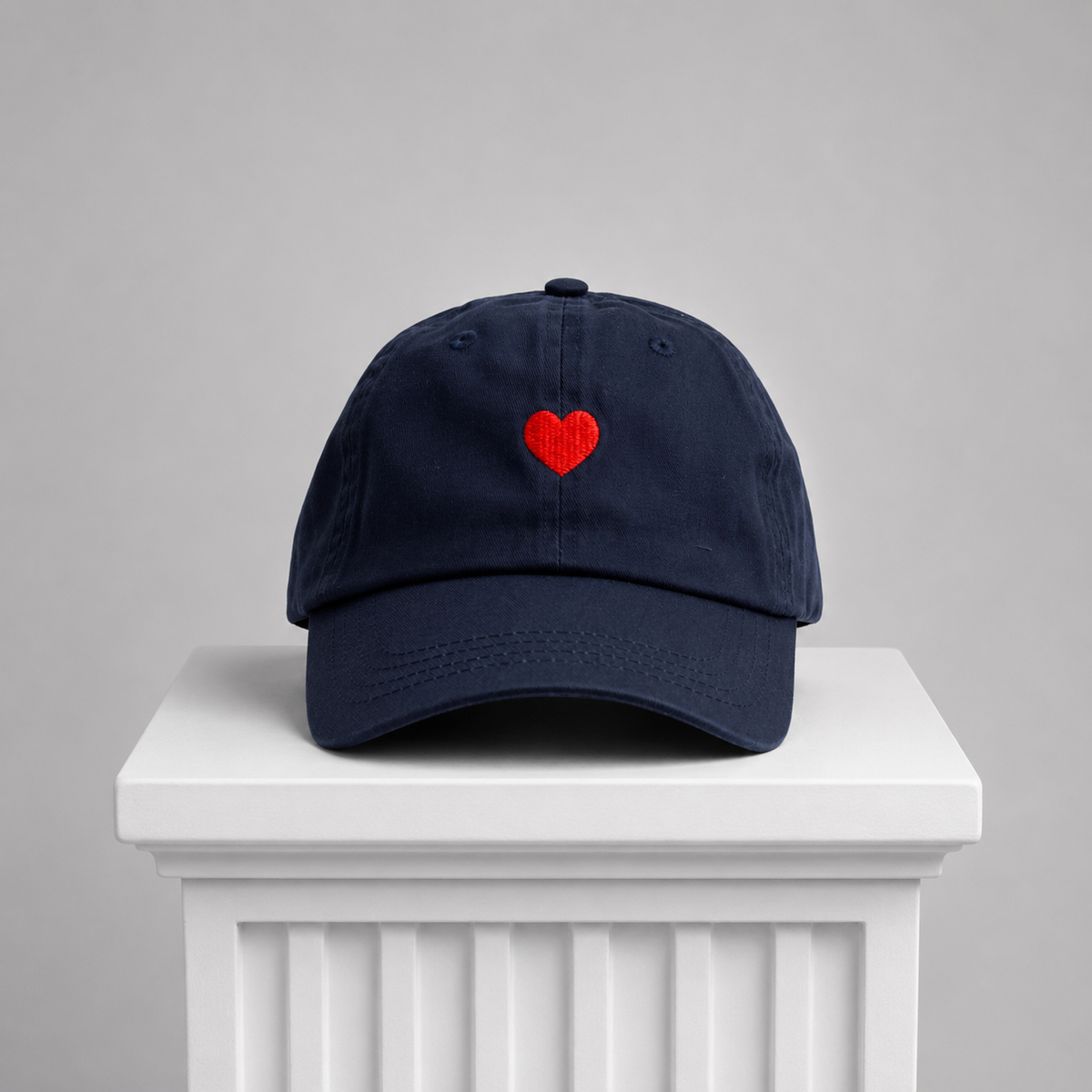 Gorra Navy. Corazón Bordado