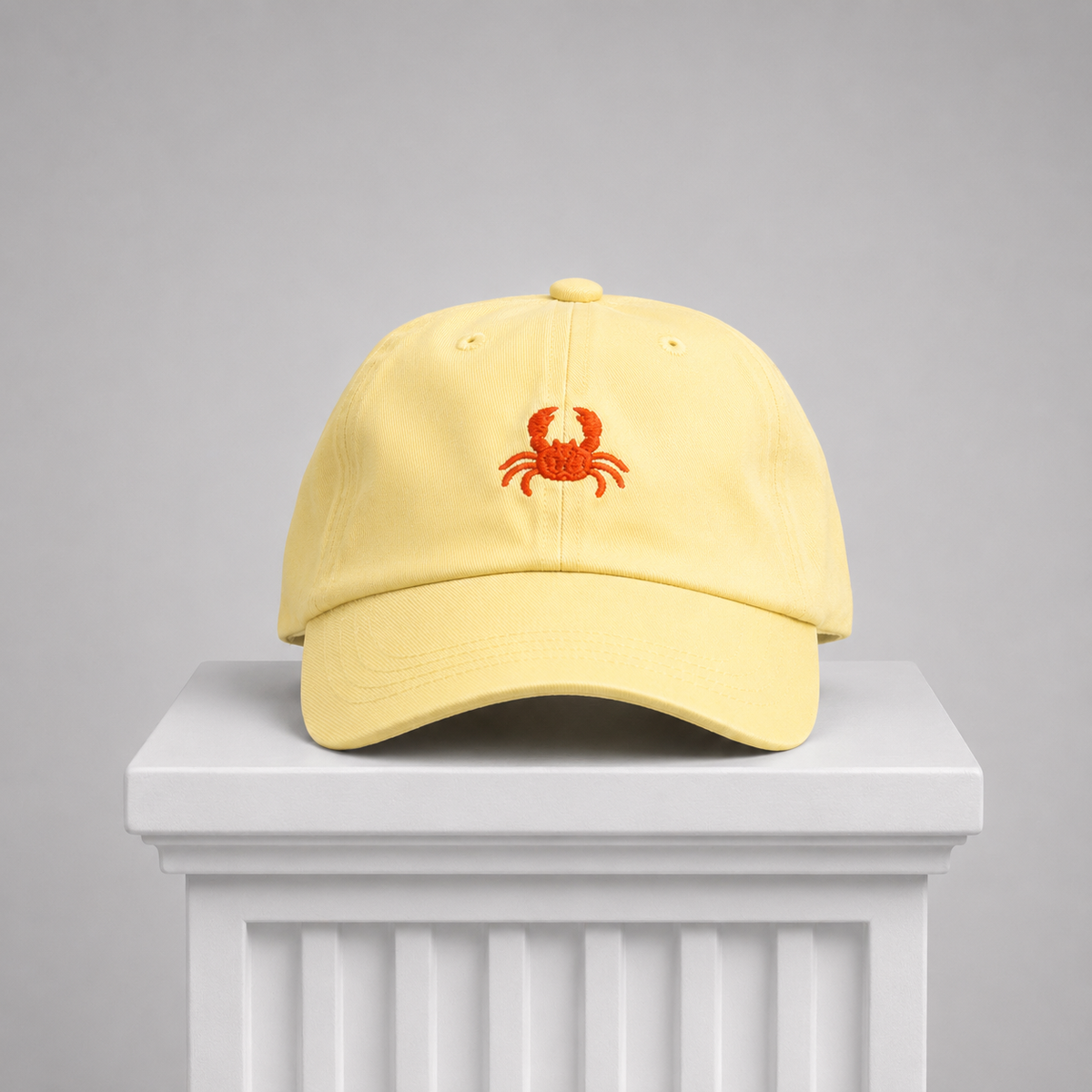 Gorra Amarilla. Cangrejo Bordado