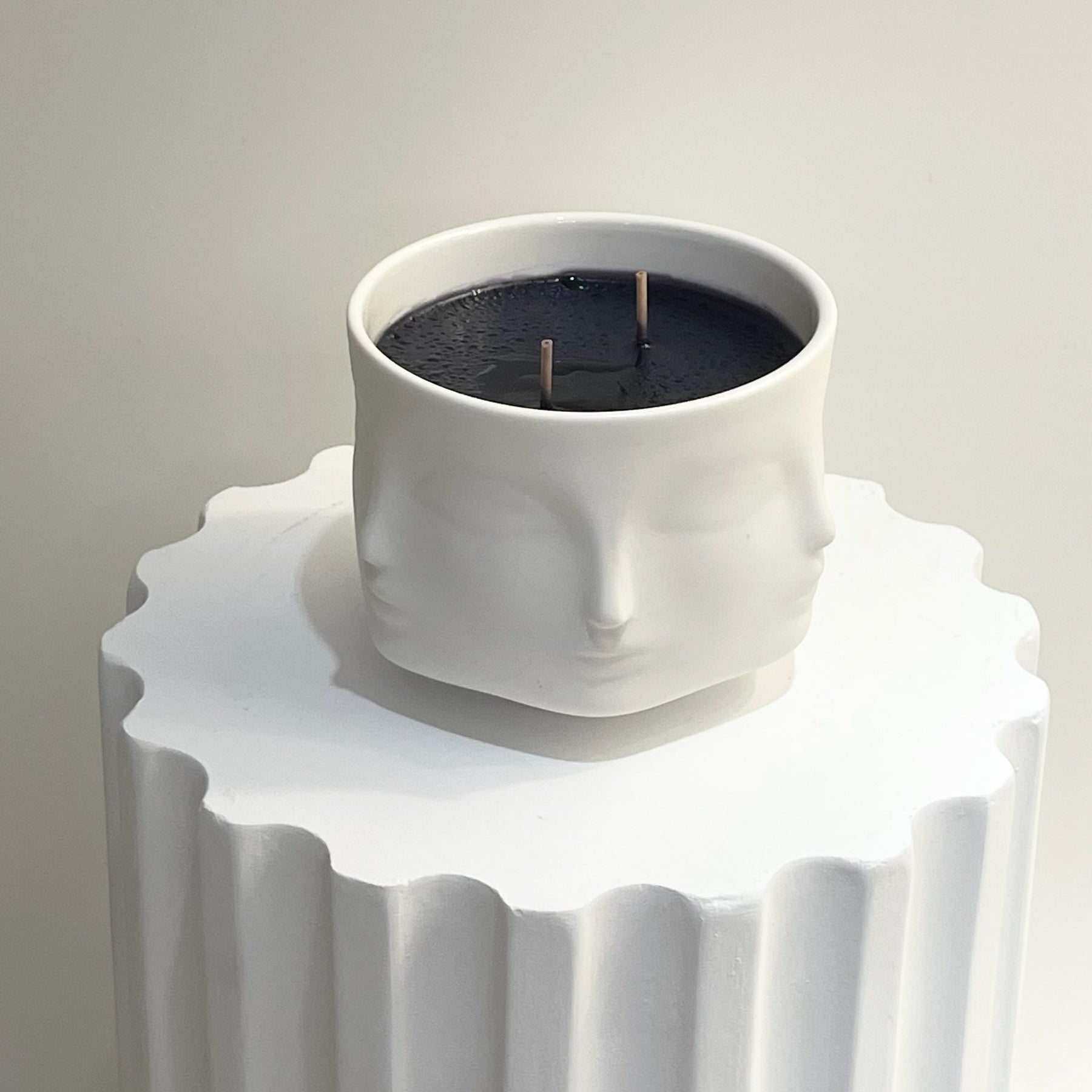 Muse Noir Ceramic Candle