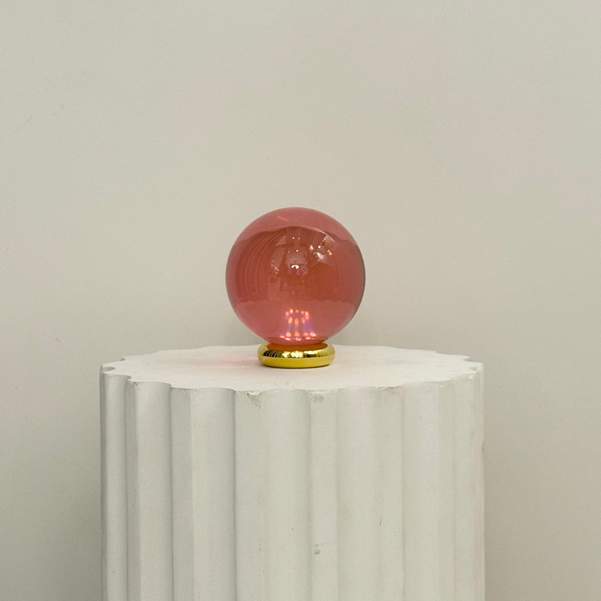 Esfera Acrílico Rosa. Jonathan Adler