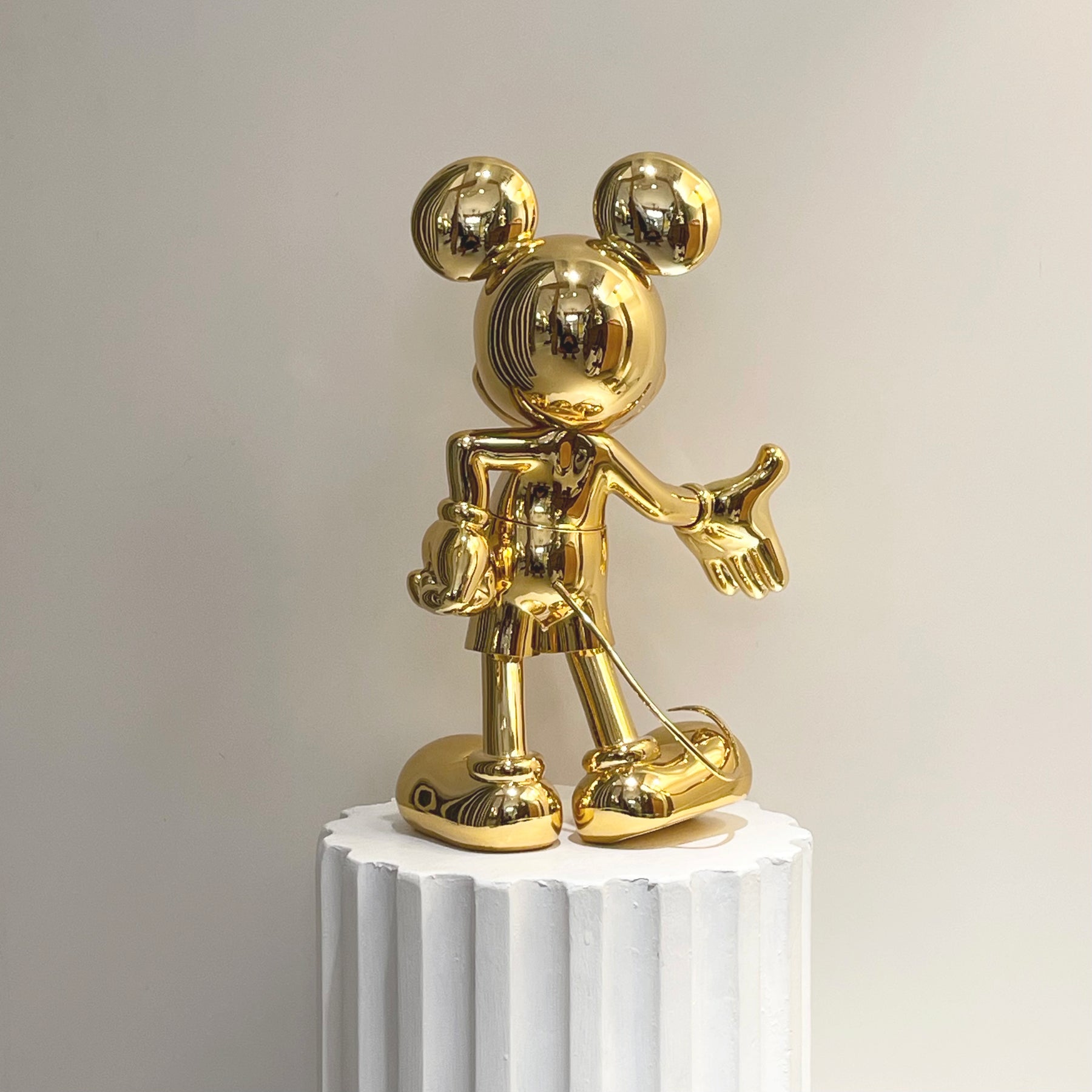Mickey Welcome Gold. 30 cm