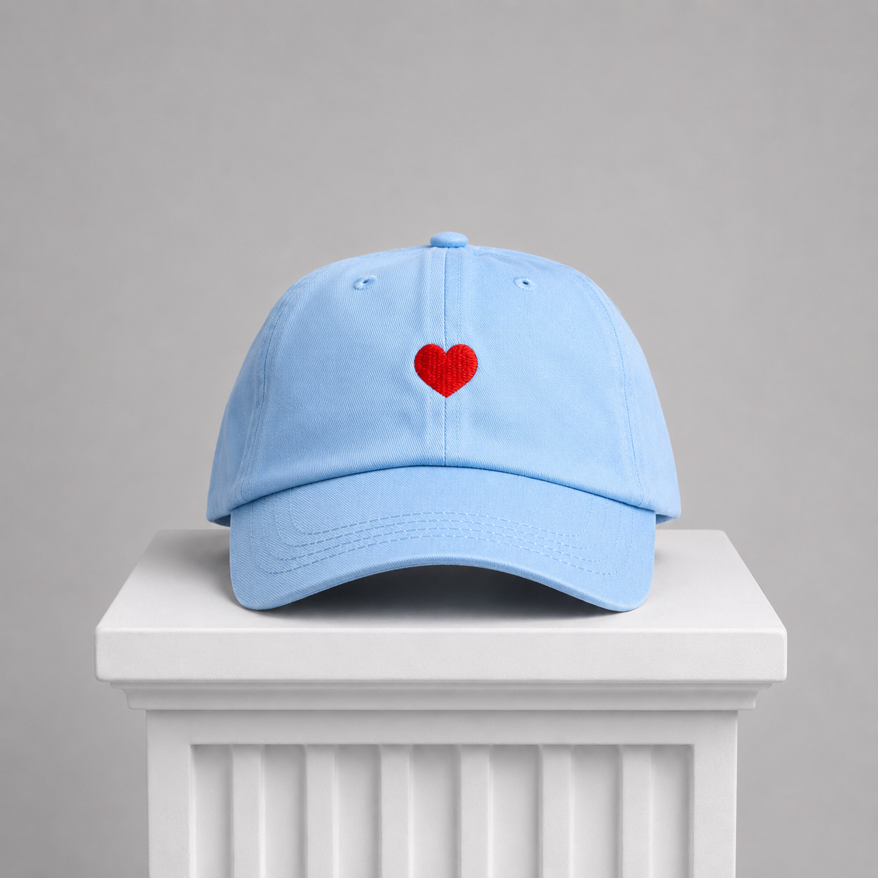 Gorra Azul. Corazón Bordado