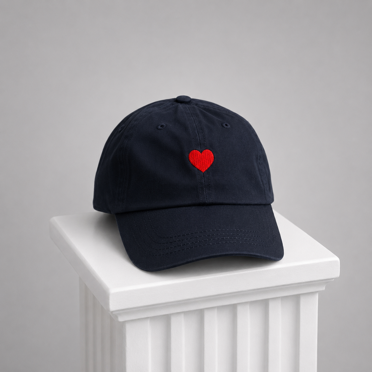 Gorra Navy. Corazón Bordado