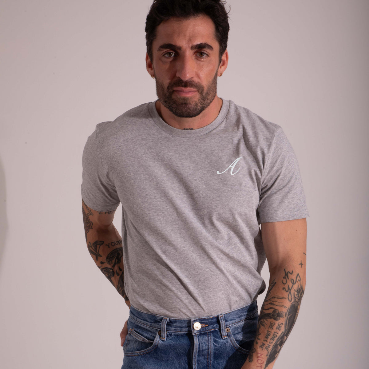 Camiseta Gris Personalizada con tus Iniciales