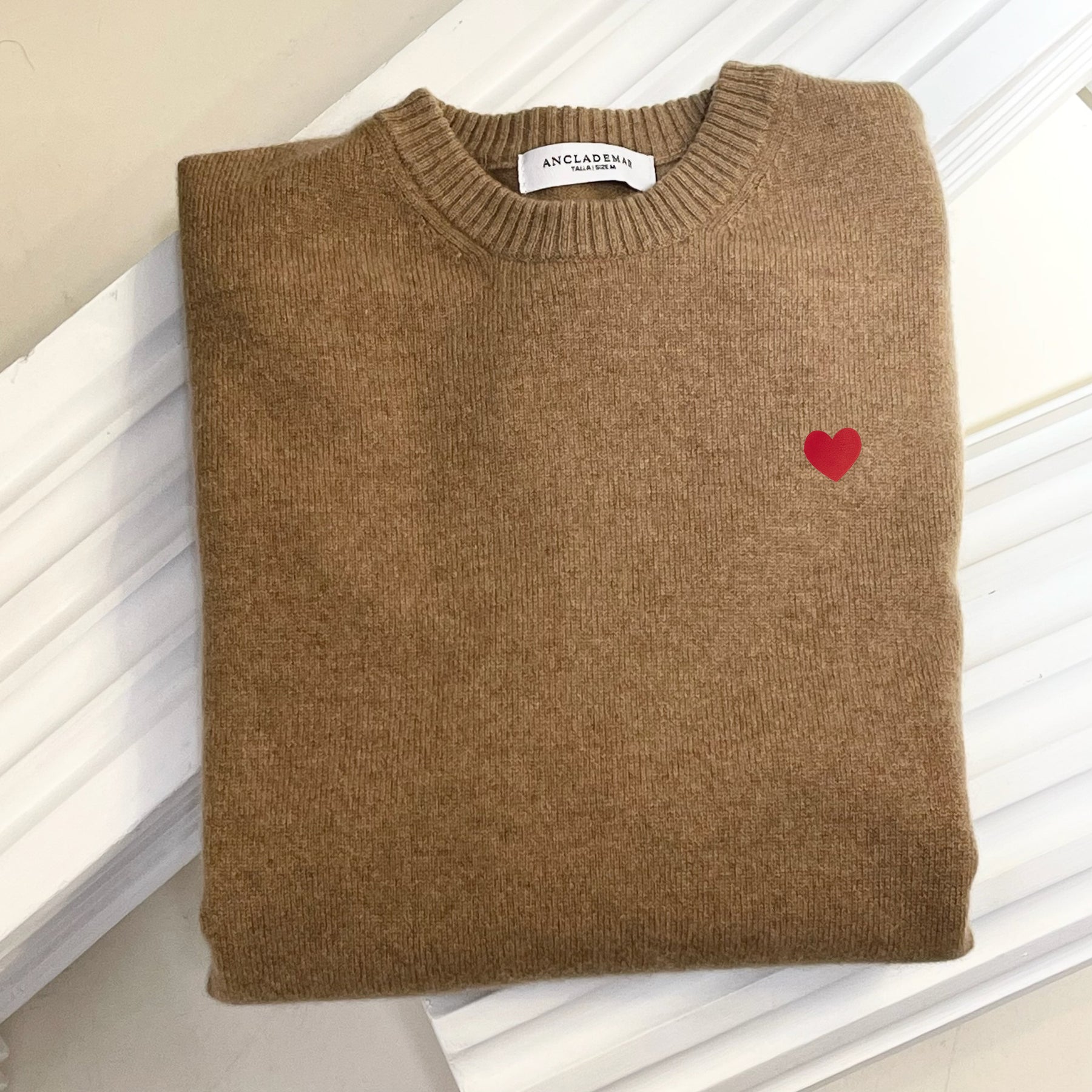 Jersey Cashmere Camel Corazón Bordado