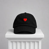 Gorra Negra. Corazón Bordado