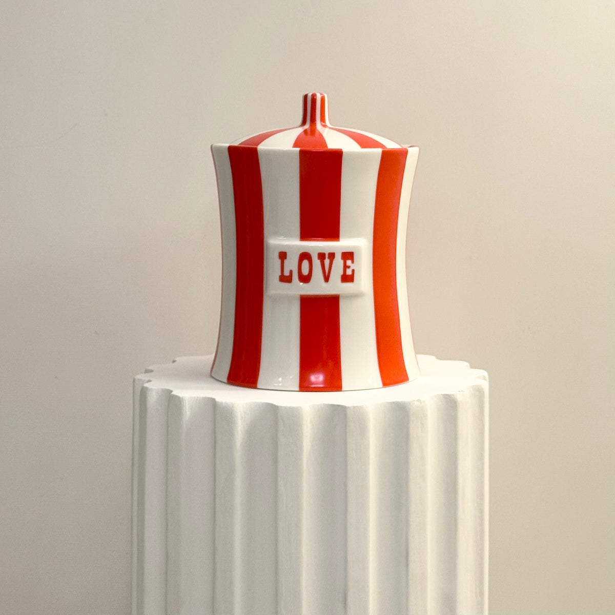 Bote LOVE. Jonathan Adler