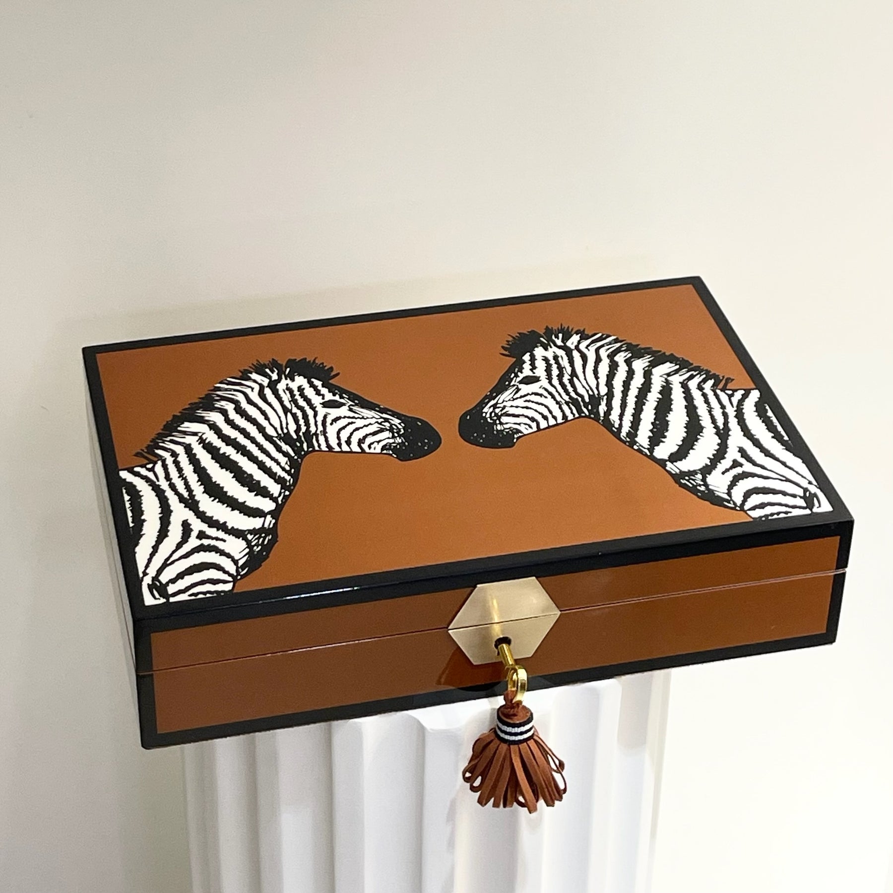 Joyero Lacado Zebra. Jonathan Adler