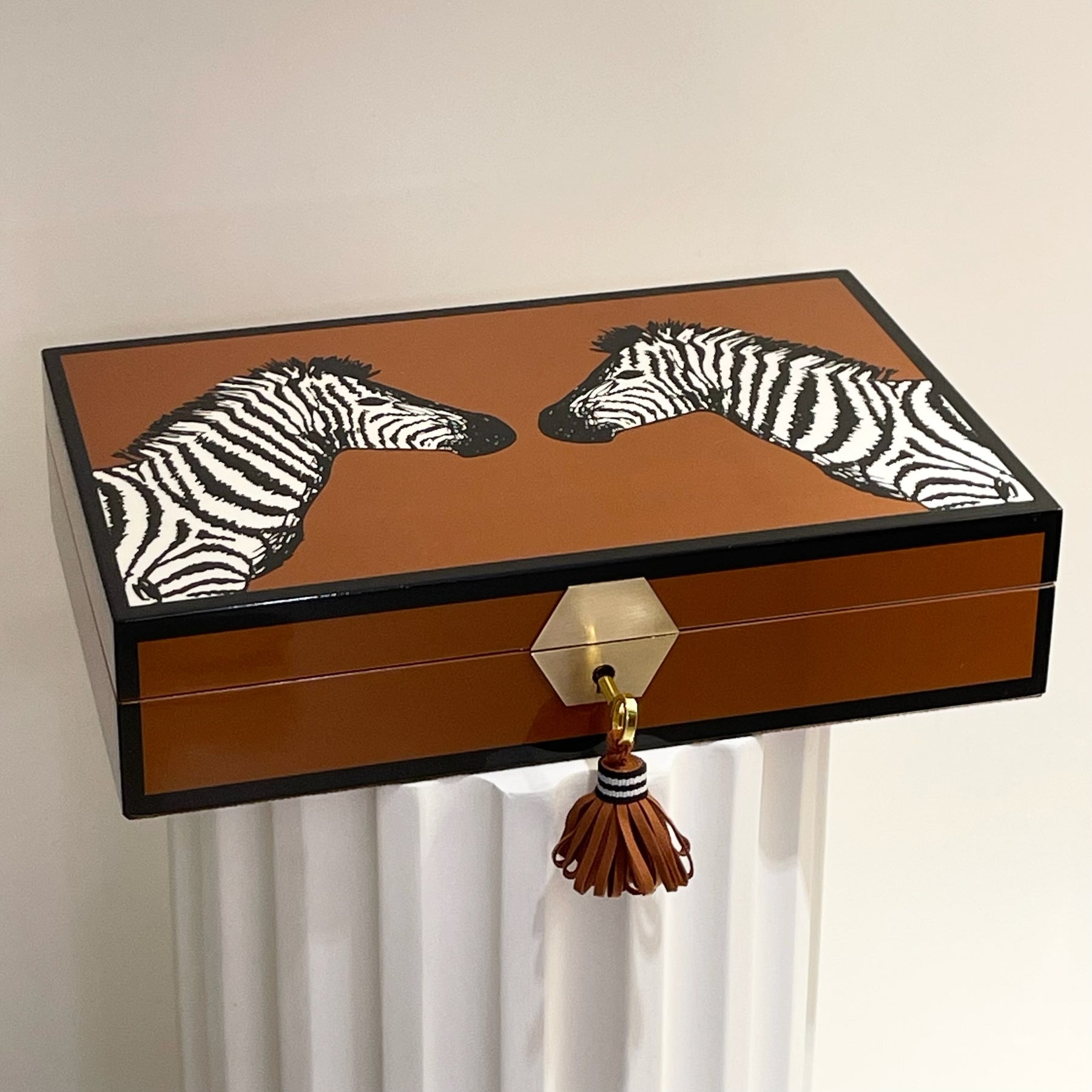 Joyero Lacado Zebra. Jonathan Adler