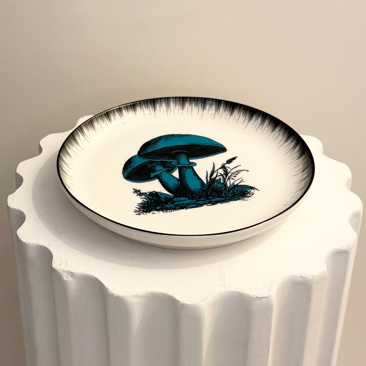 Plato Botanist Azul. Jonathan Adler