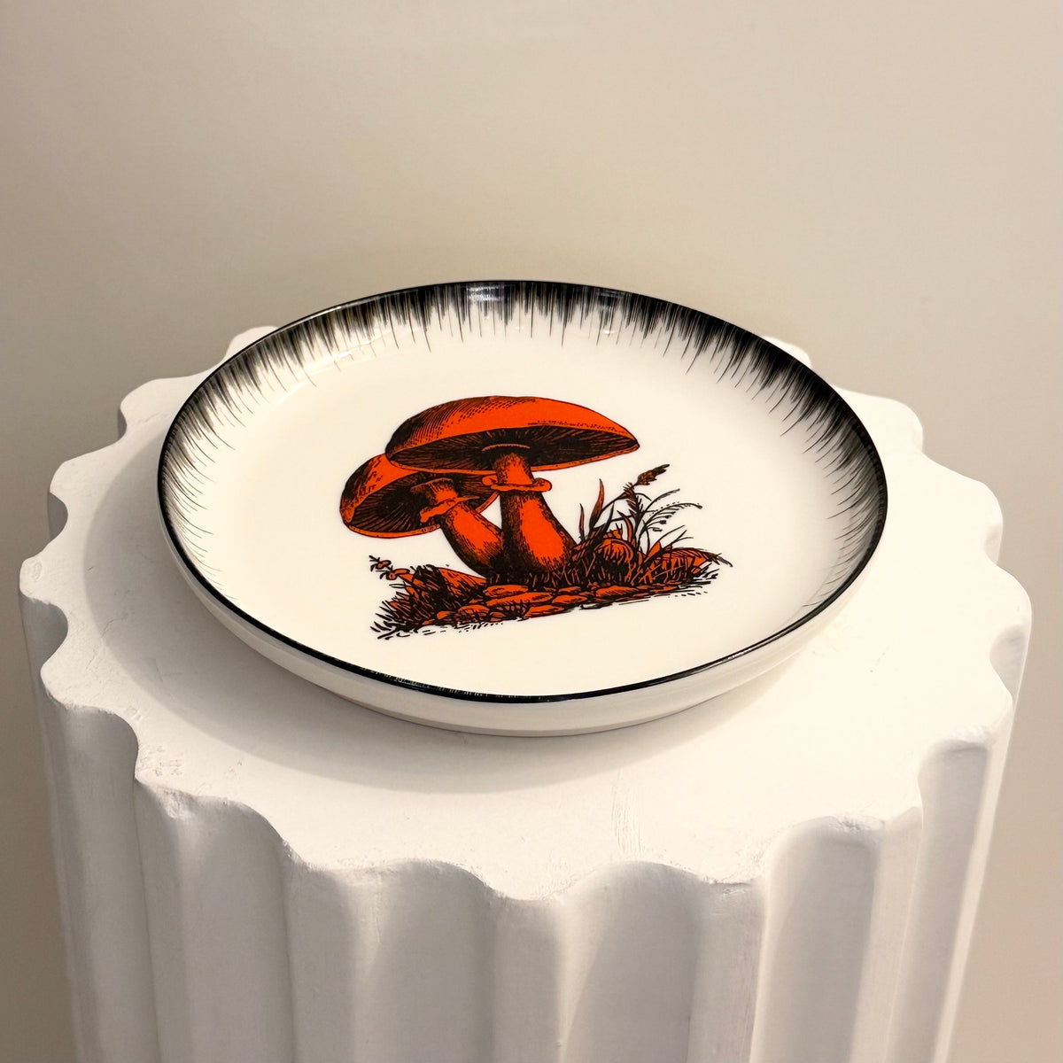 Plato Botanist Rojo. Jonathan Adler