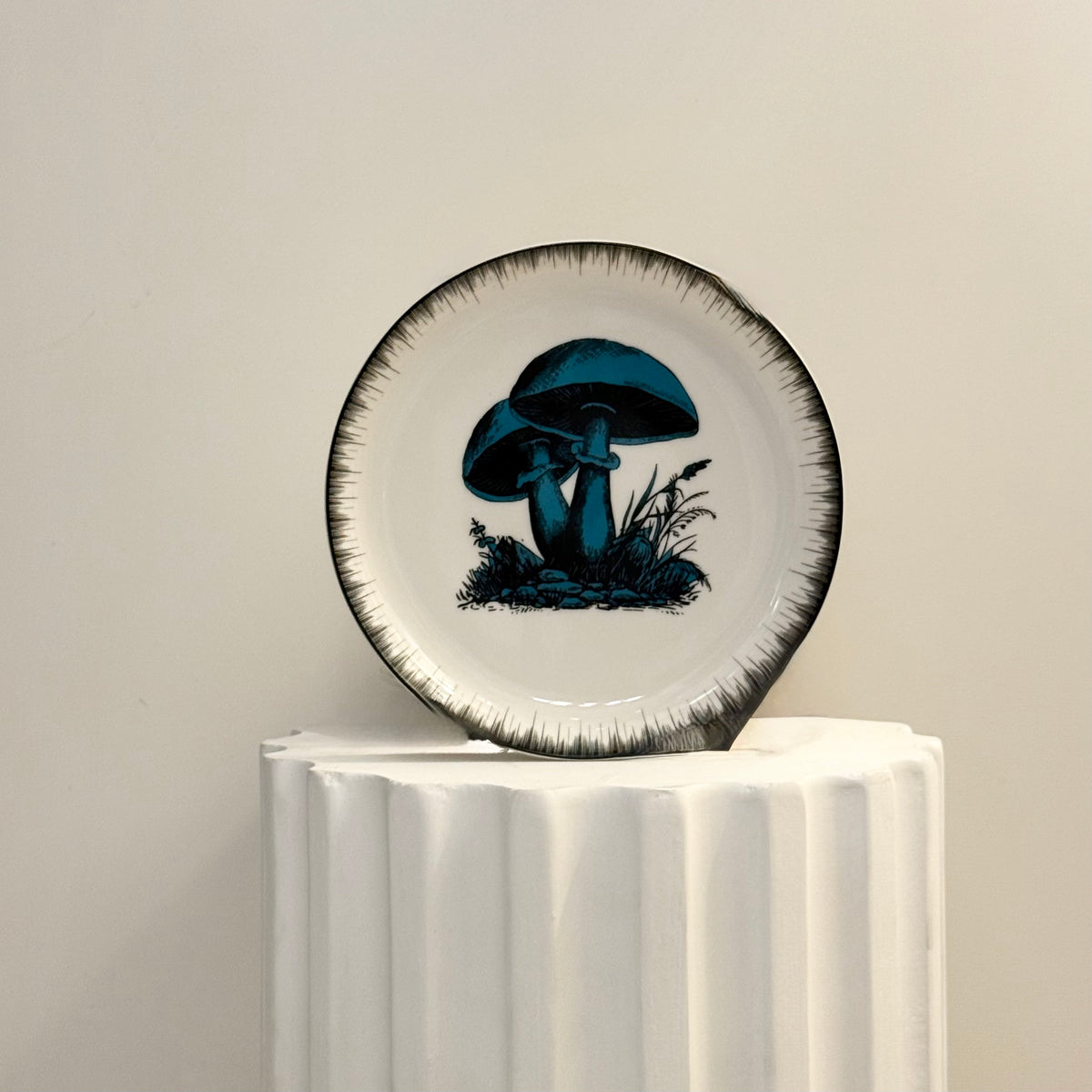 Plato Botanist Azul. Jonathan Adler