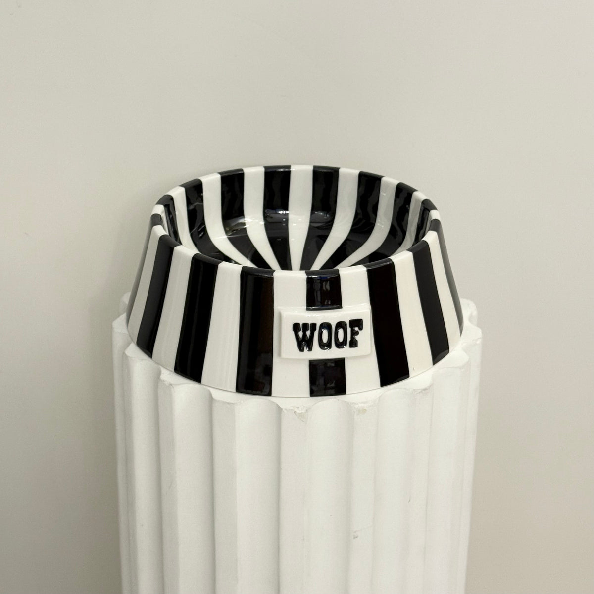 Comedero / Bebedero para Mascotas. Jonathan Adler
