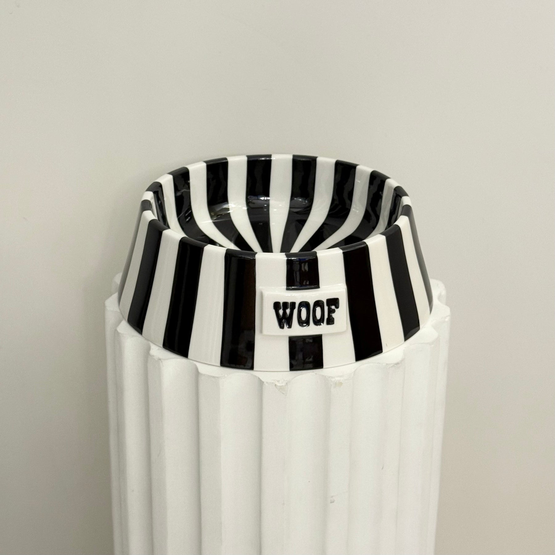 Comedero / Bebedero para Mascotas. Jonathan Adler