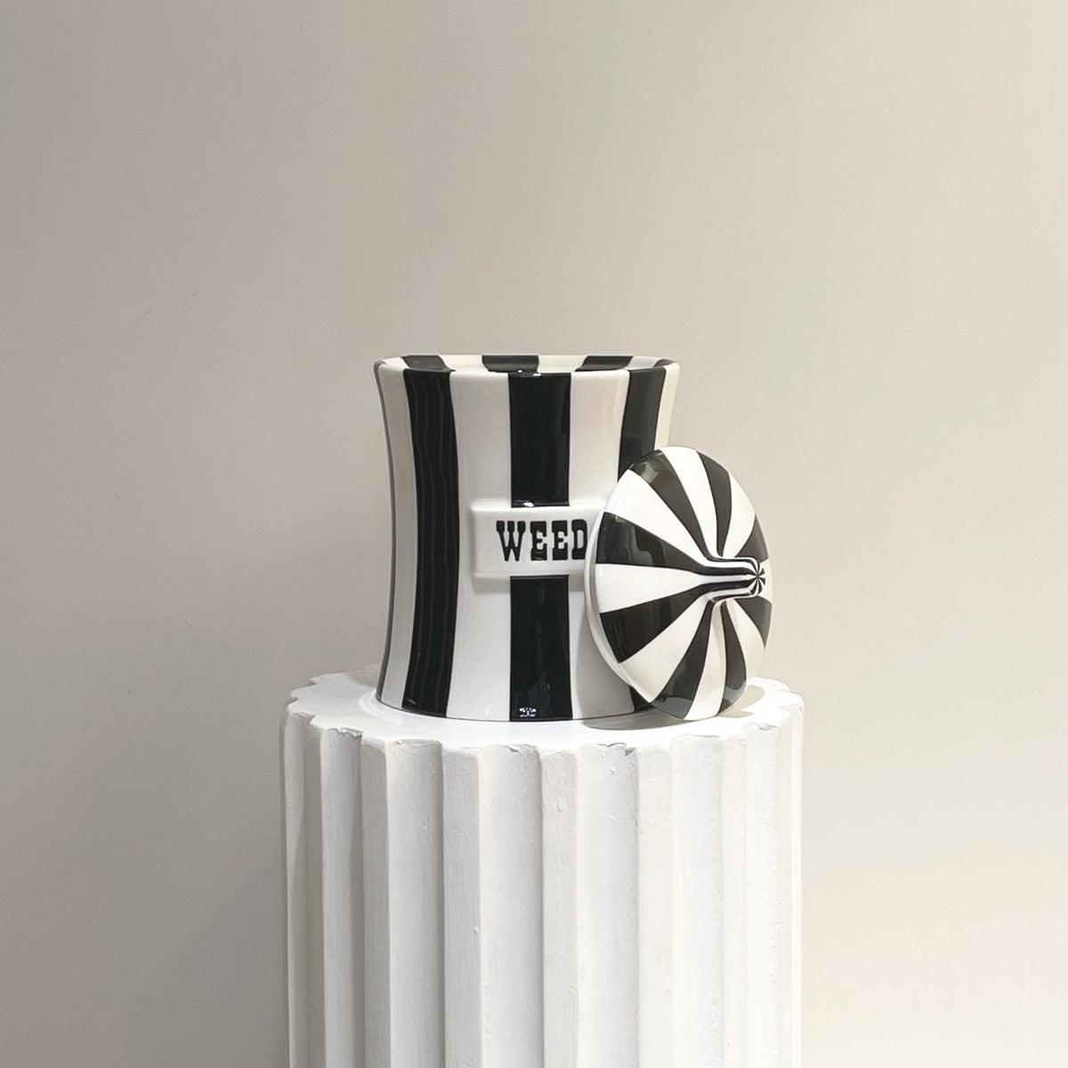 Bote Weed. Jonathan Adler