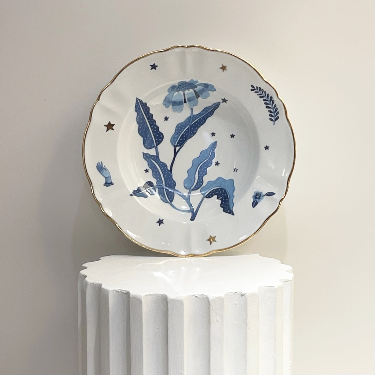 BLUE FLOWER Porcelain Plate. 23 cm