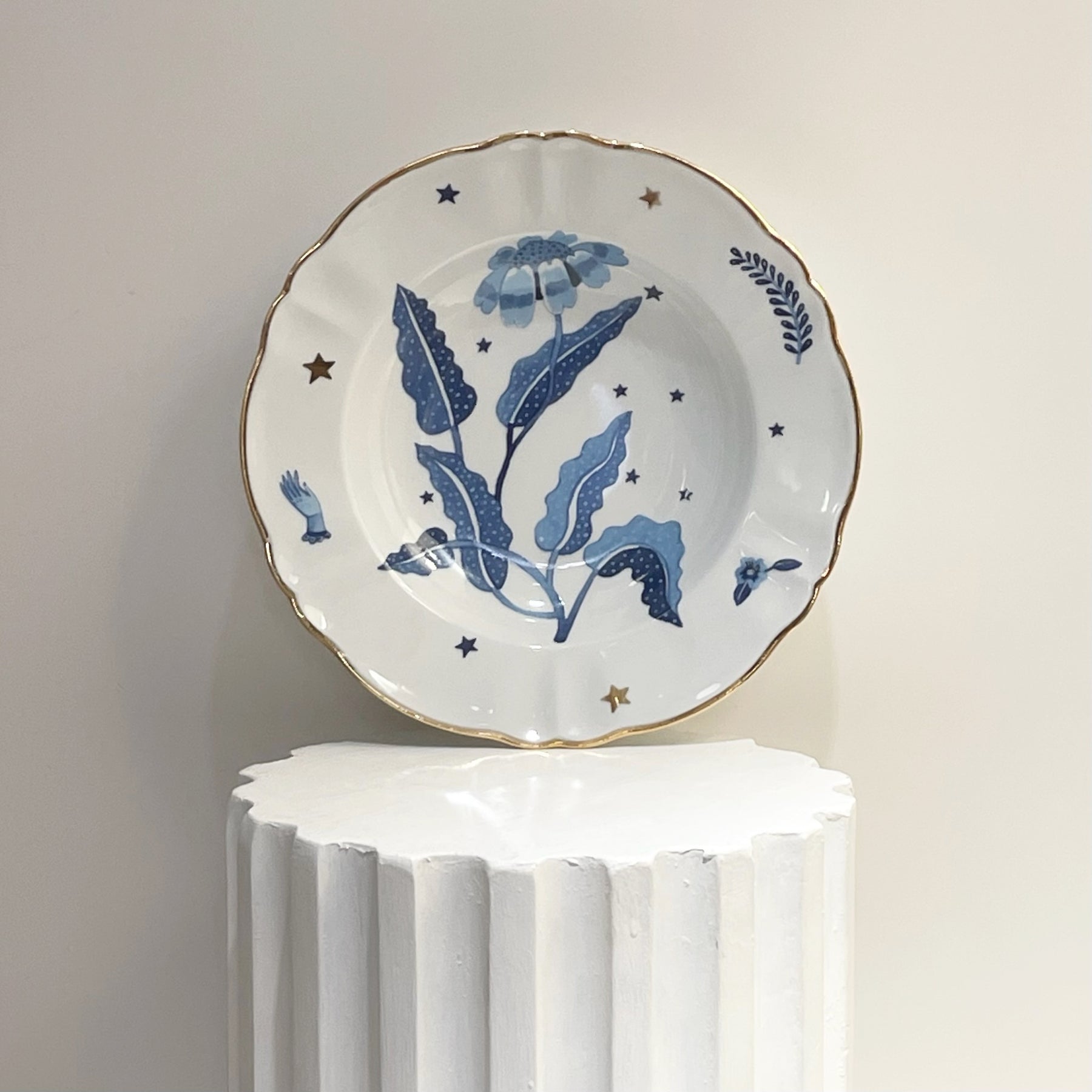 BLUE FLOWER Porcelain Plate. 23 cm