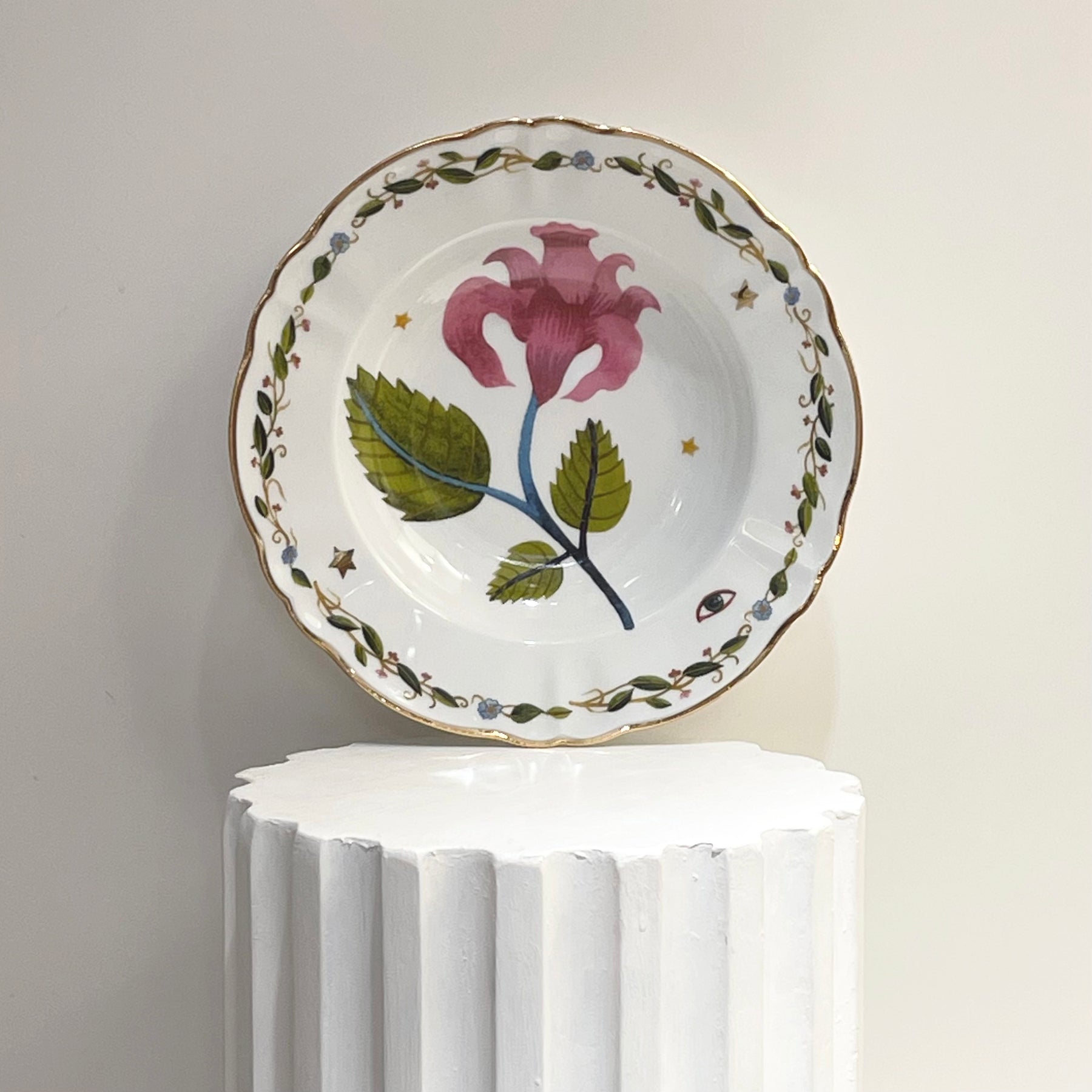 PINK FLOWER Porcelain Plate. 23.5 cm