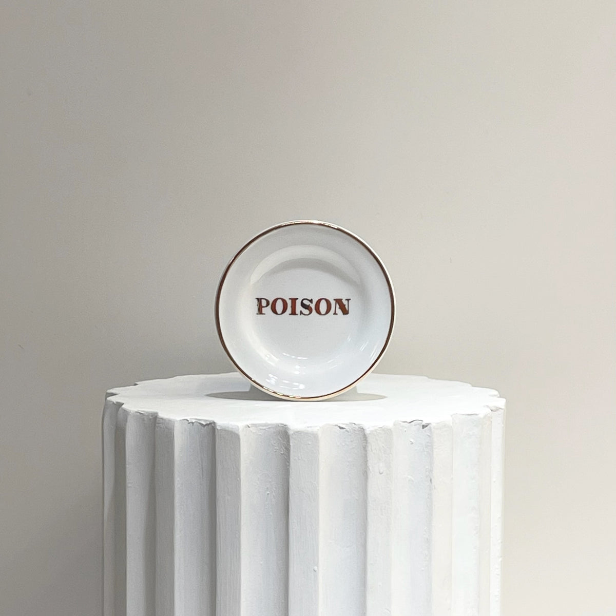 Plato Porcelana POISON. 10 cm