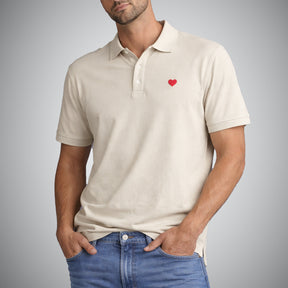 Polo Manga Corta Beige. Corazón Bordado
